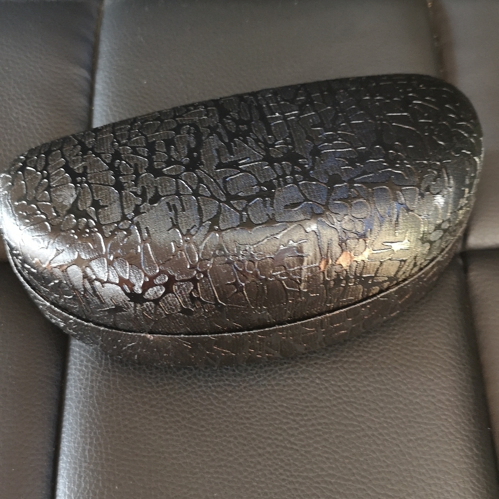 NWT Large Black Hinged Sunglasses Case Crackle Design